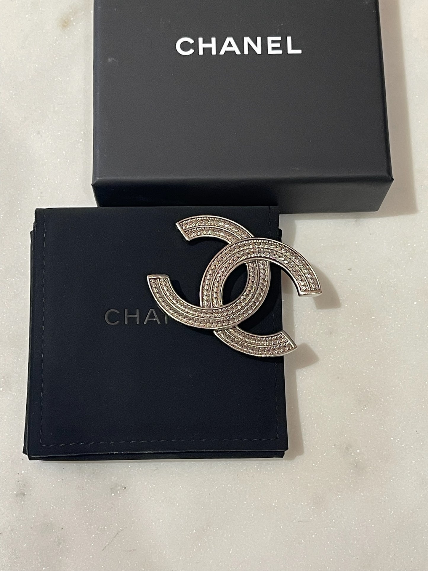 Broche Chanel argenté