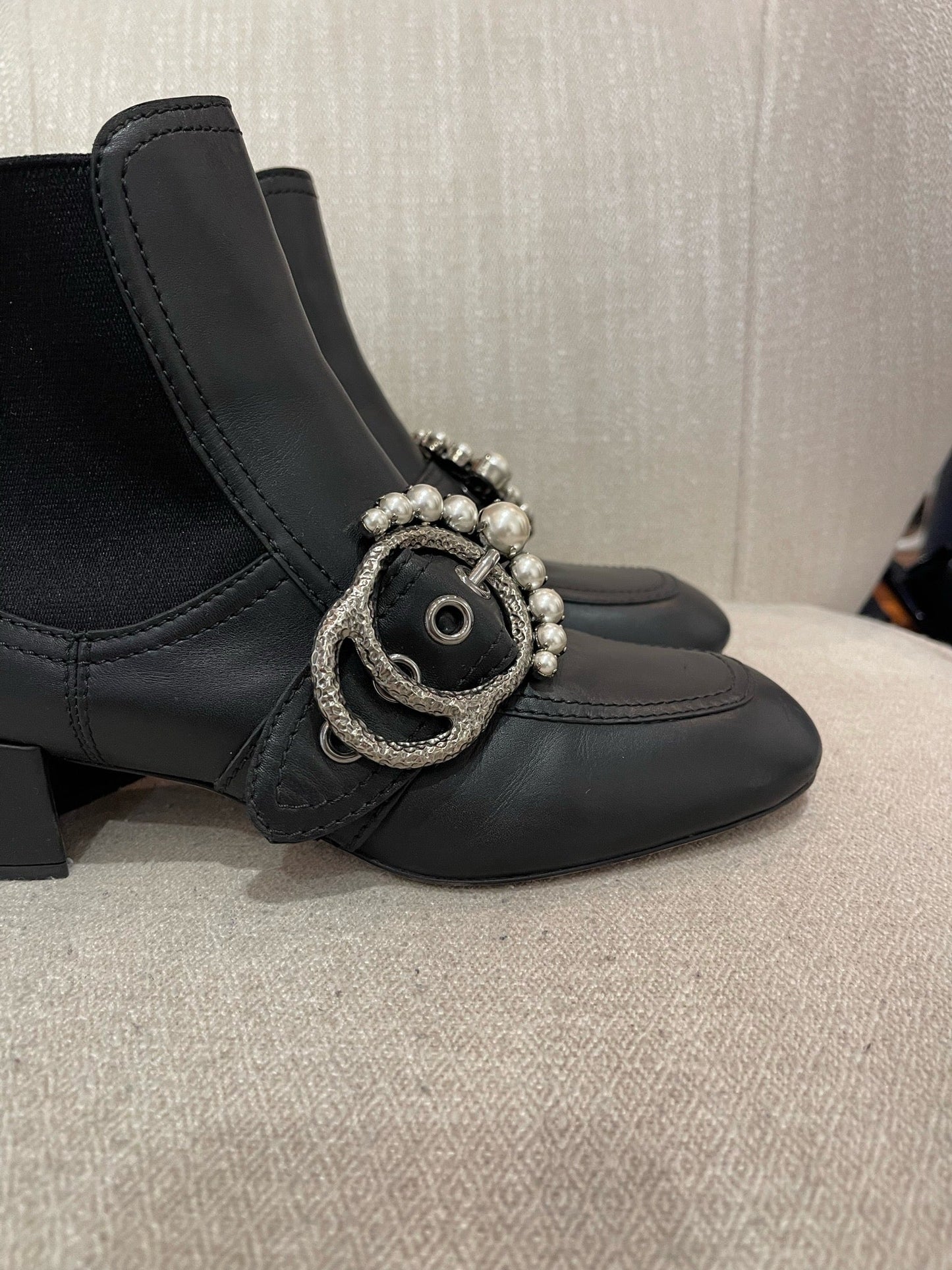 Boots Miu Miu noires T.37