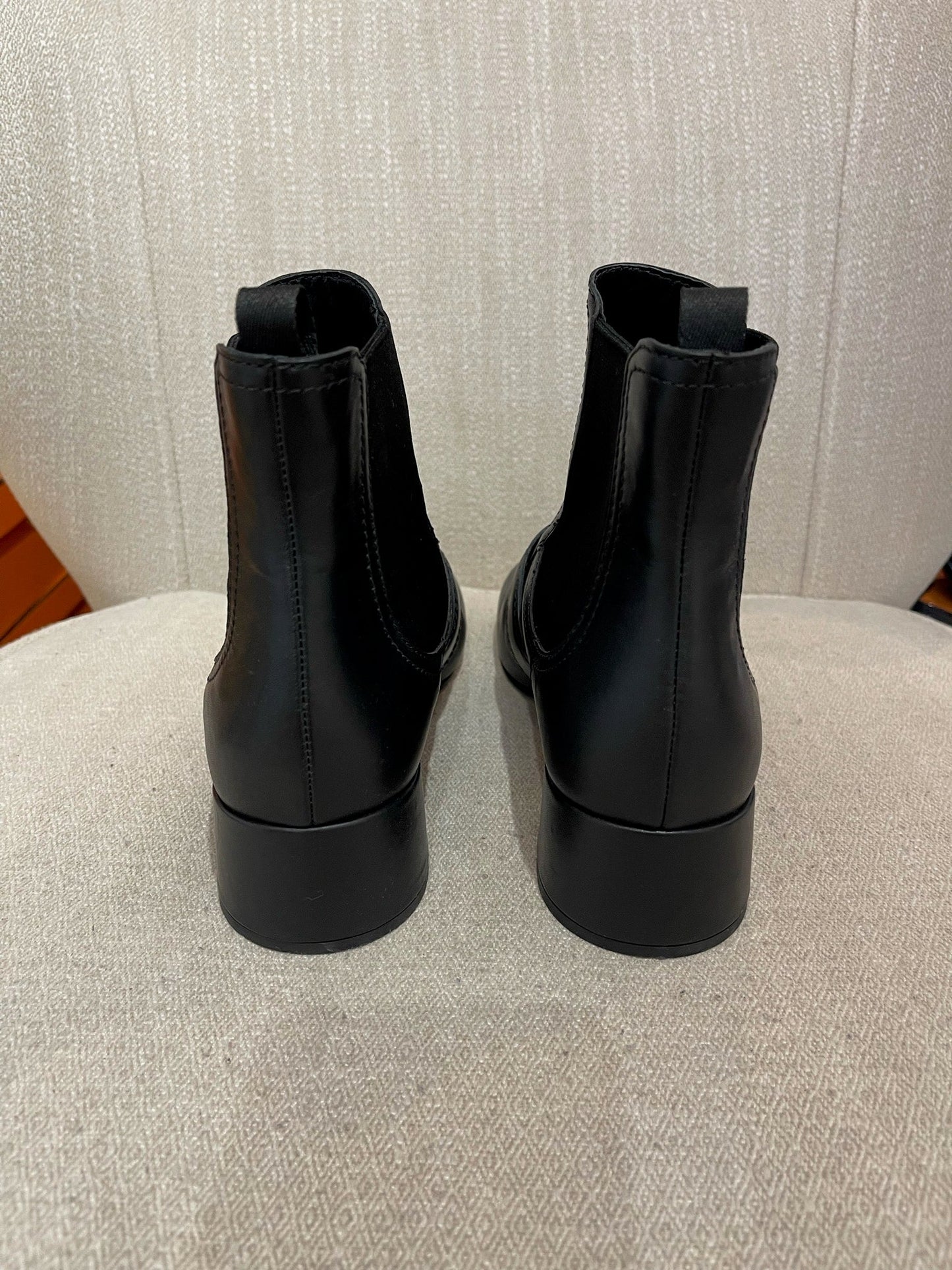 Boots Miu Miu noires T.37