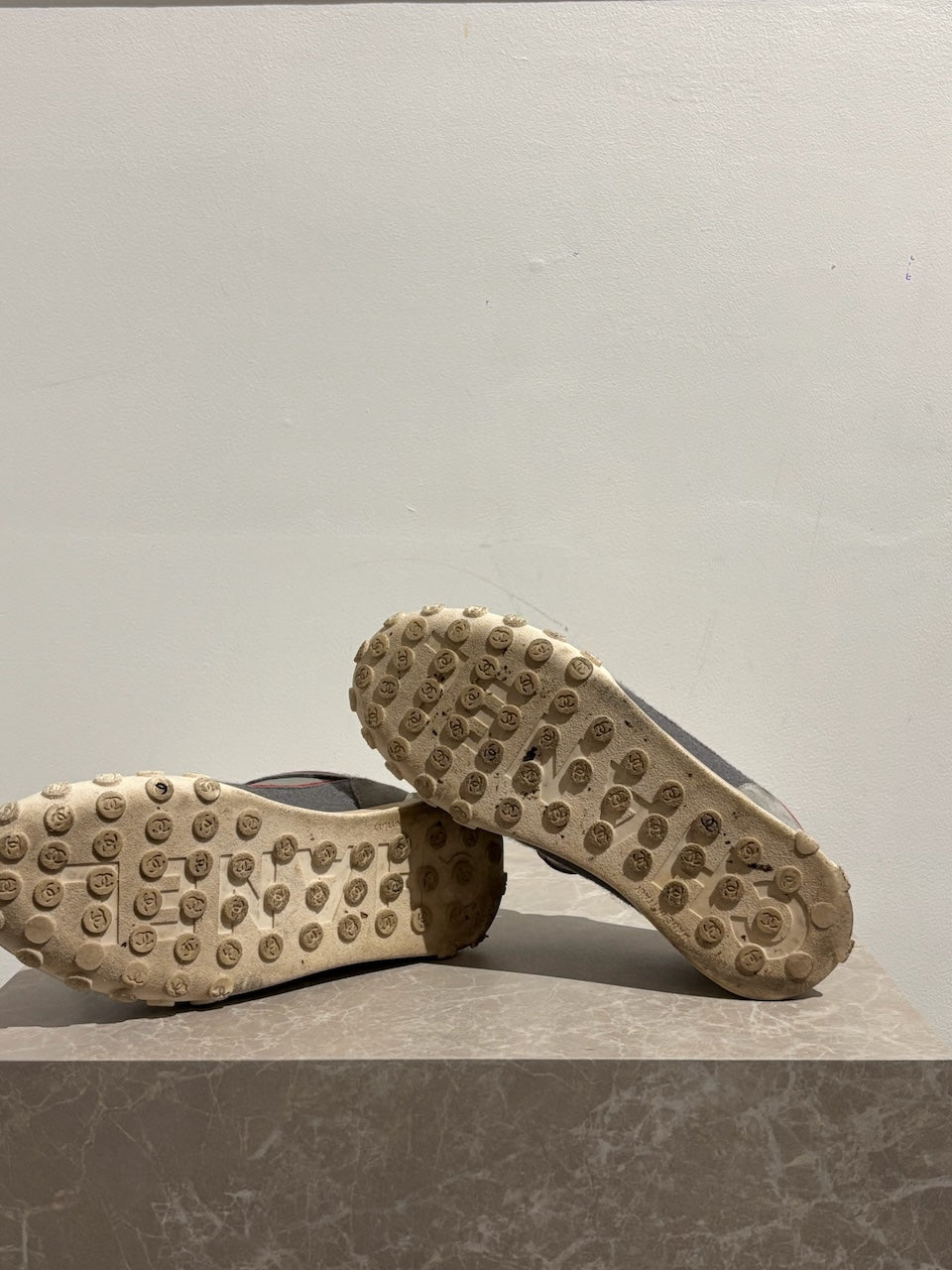 Baskets Chanel grises T.37