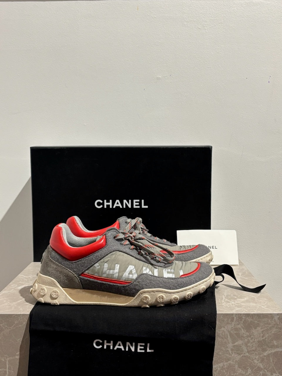 Baskets Chanel grises T.37