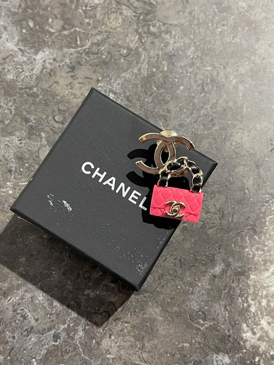 Pins Chanel rose