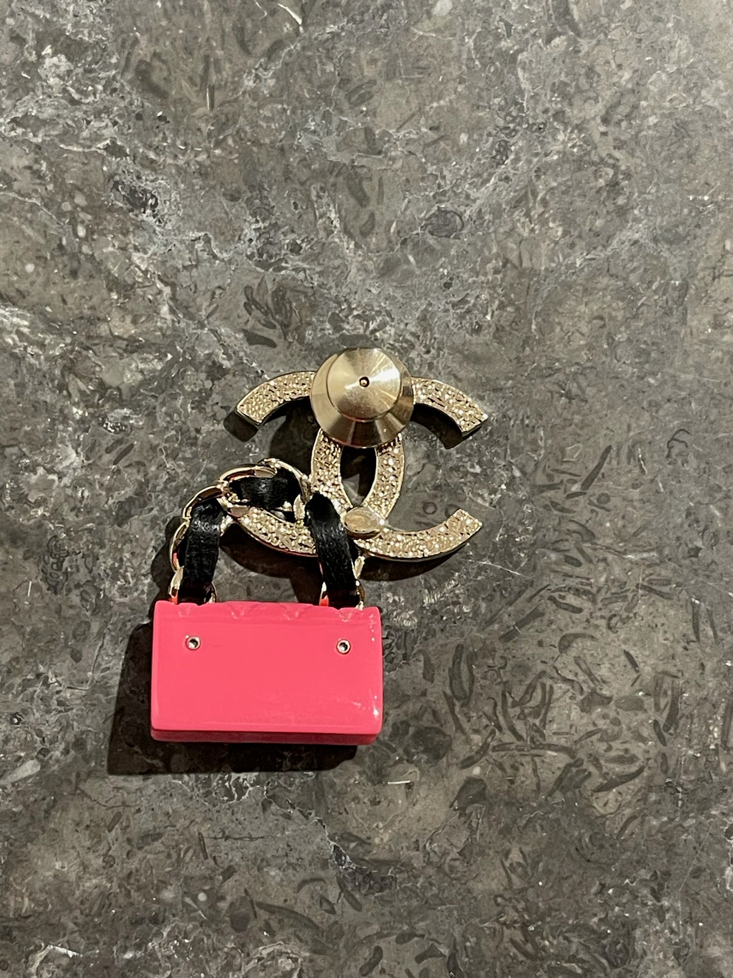 Pins Chanel rose