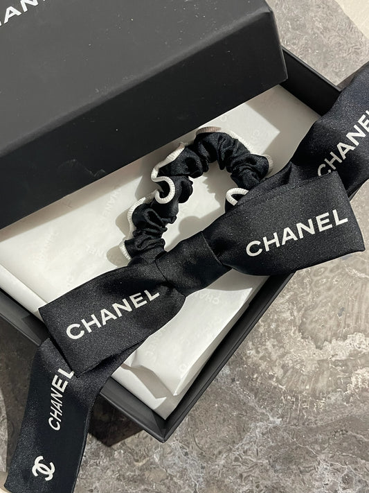 Elastique Chanel noir et blanc