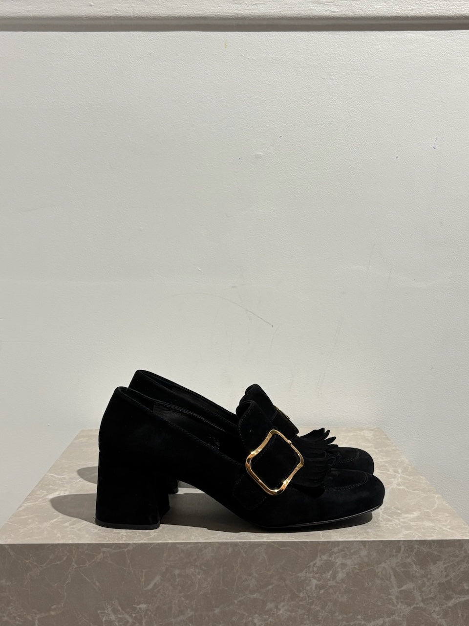 Escarpins Prada noirs T.38,5