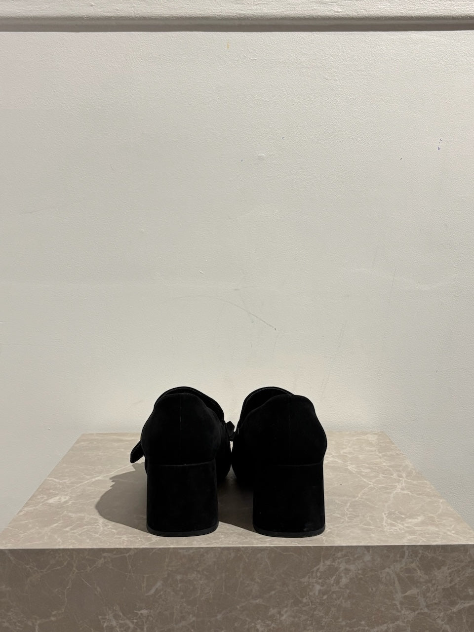 Escarpins Prada noirs T.38,5