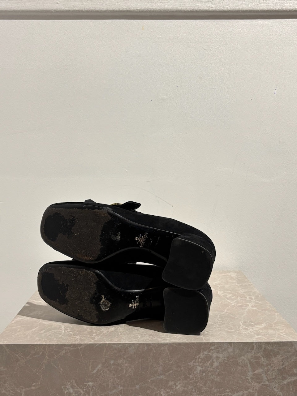 Escarpins Prada noirs T.38,5