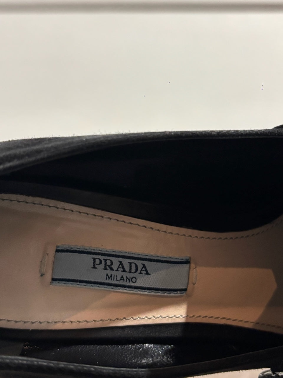 Escarpins Prada noirs T.38,5