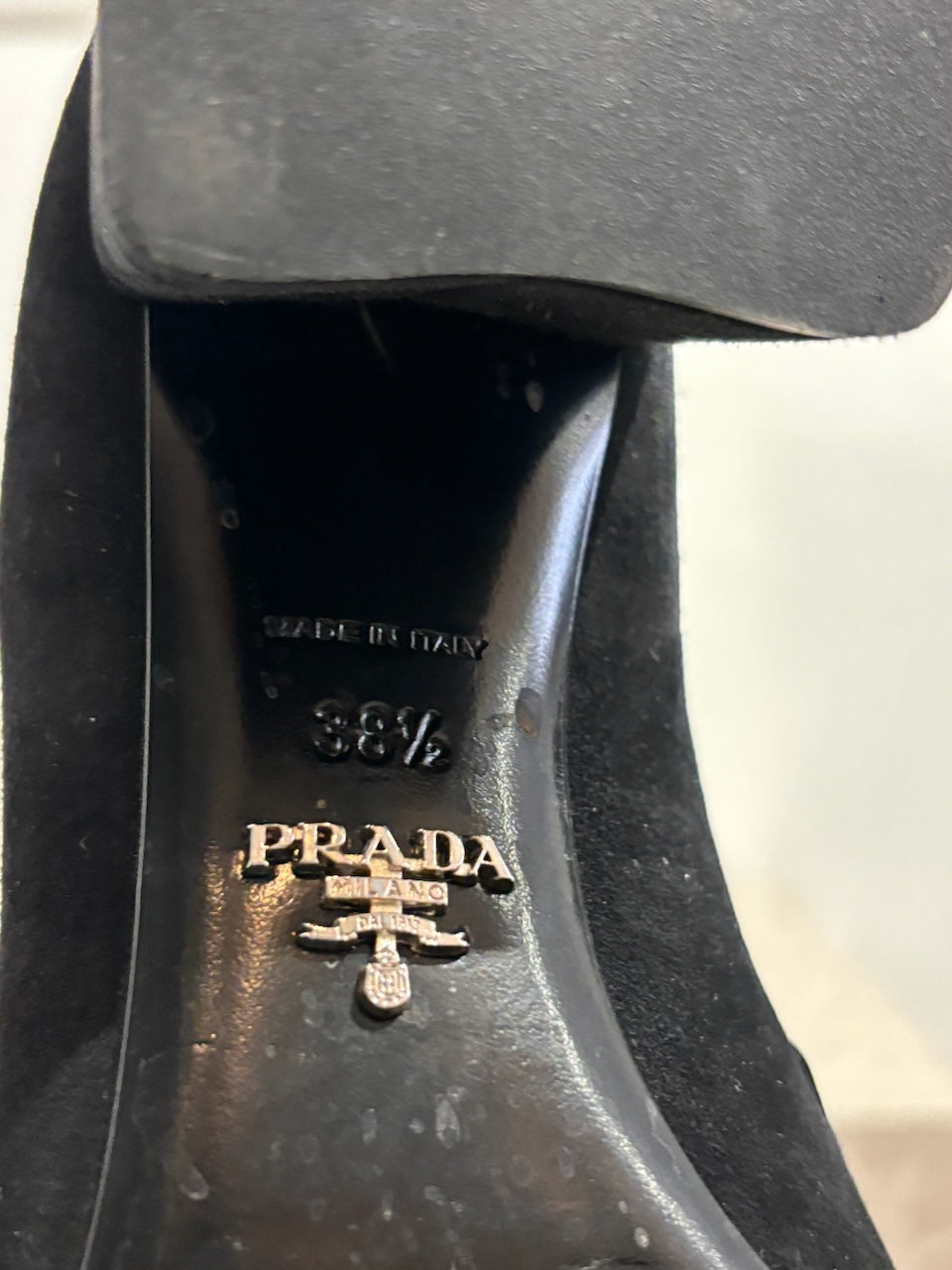 Escarpins Prada noirs T.38,5