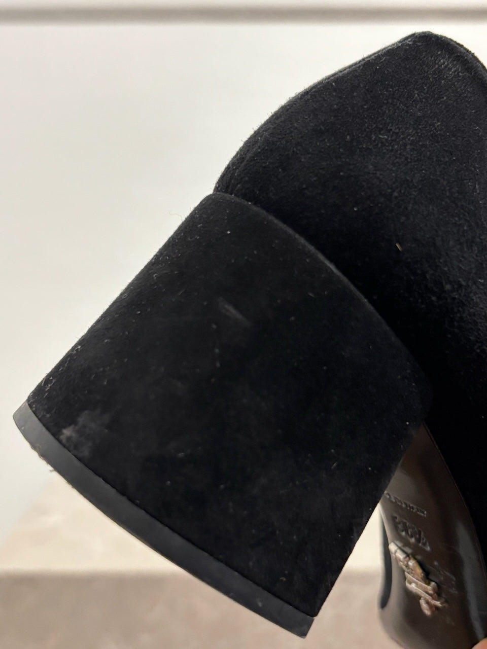 Escarpins Prada noirs T.38,5