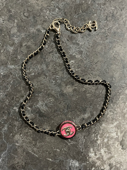 Collier Chanel chaine CC rose