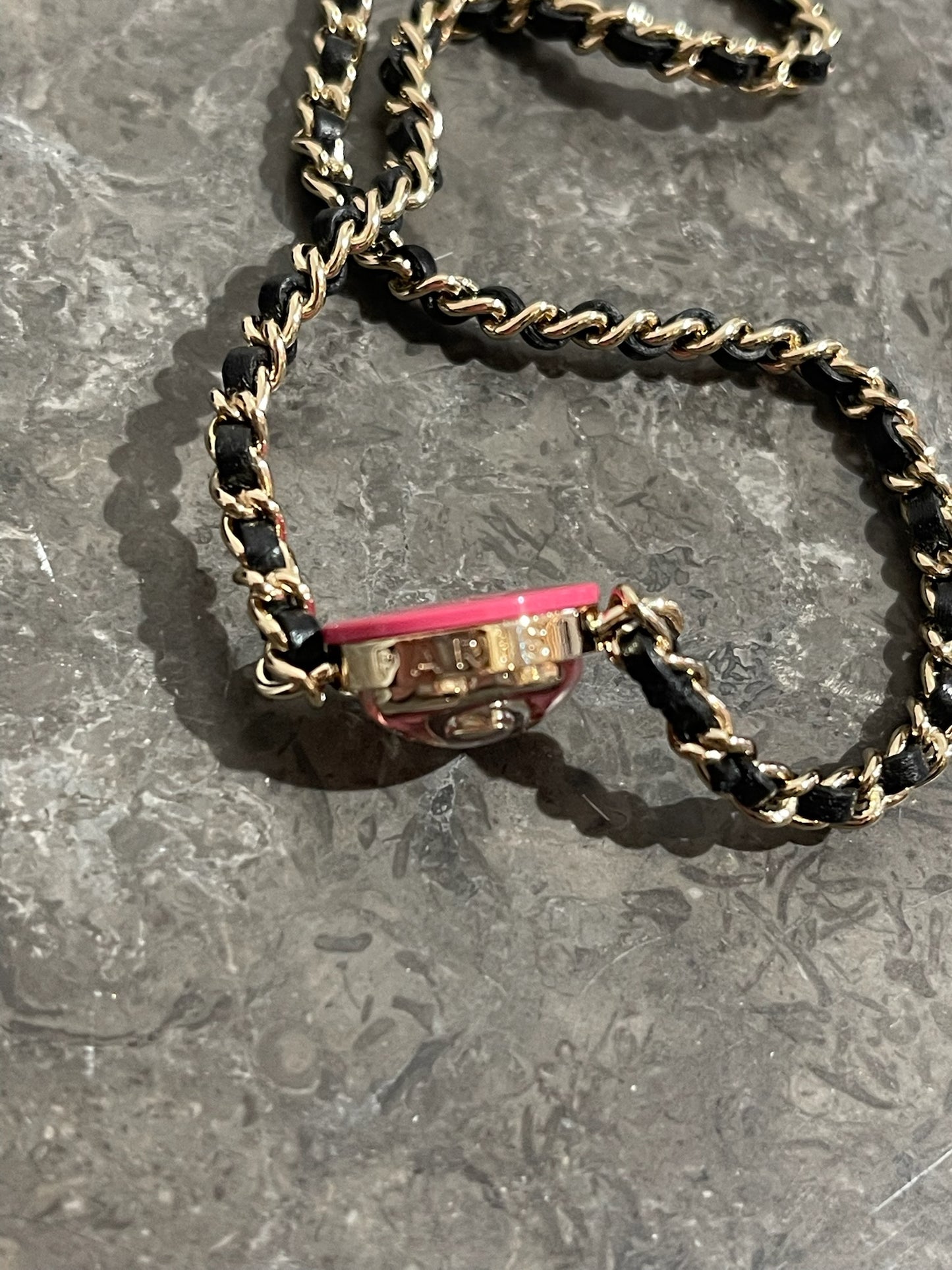 Collier Chanel chaine CC rose