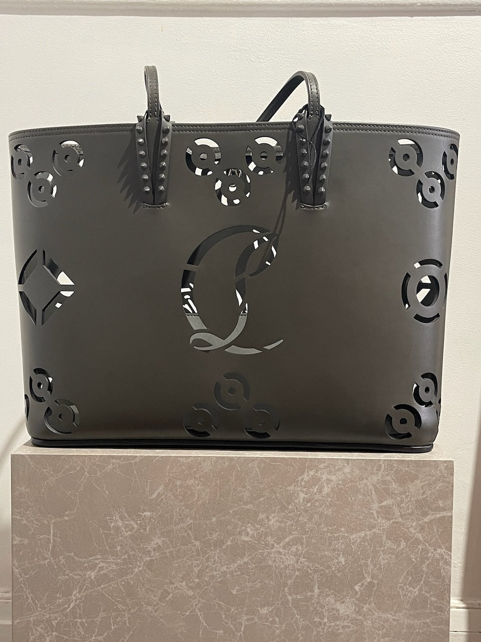 Sac Christian Louboutin Cabata gris