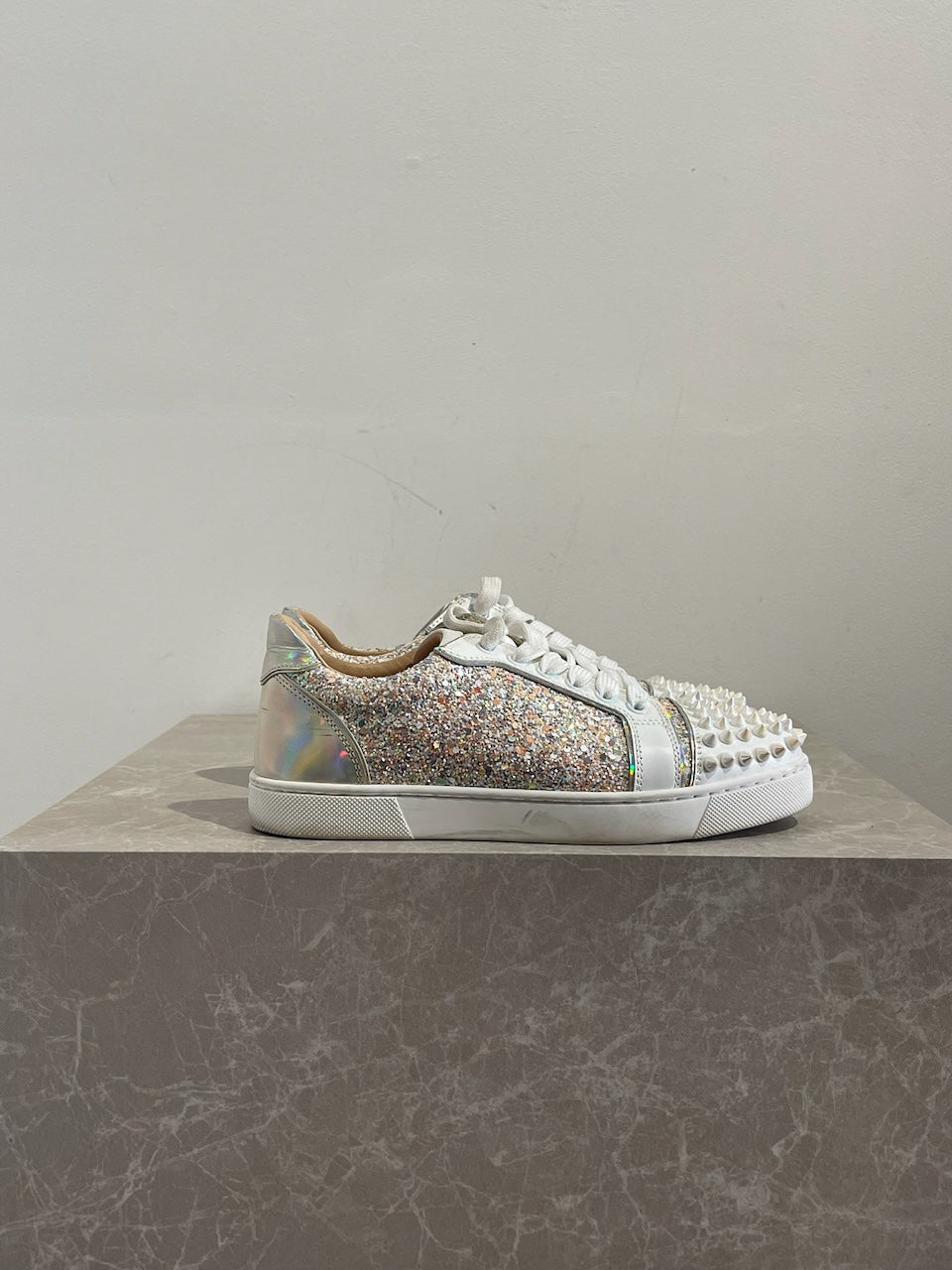 Baskets Christian Louboutin blanches T.35,5