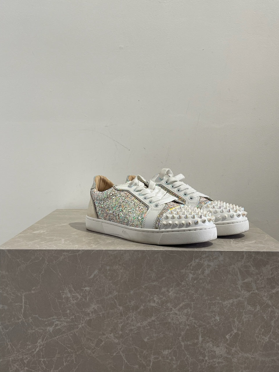 Baskets Christian Louboutin blanches T.35,5