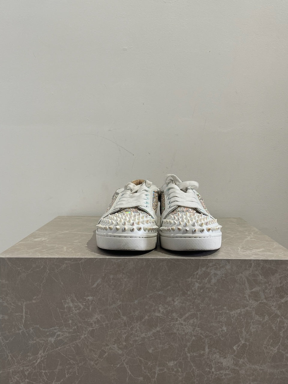 Baskets Christian Louboutin blanches T.35,5