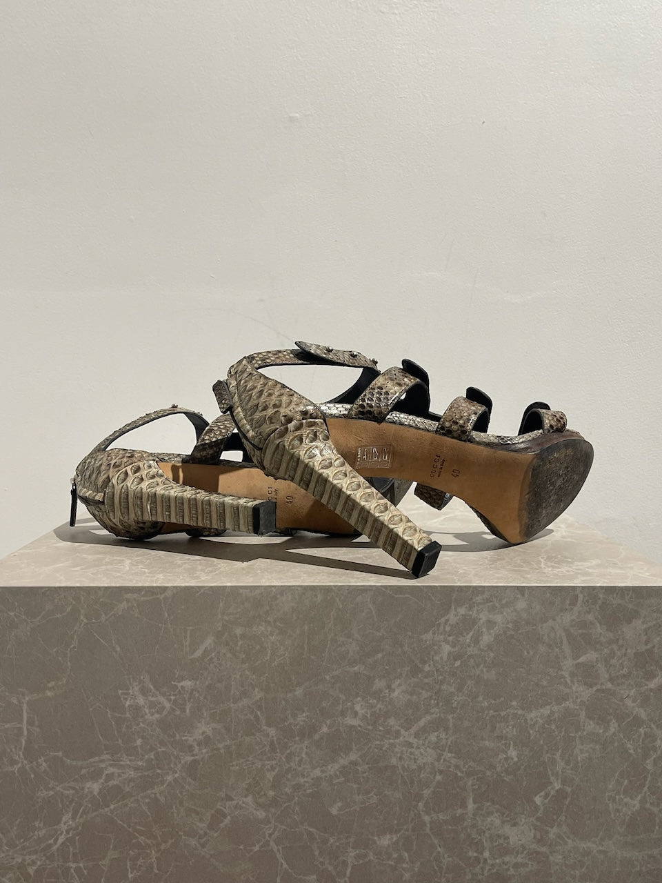 Sandales Gucci beige T.40