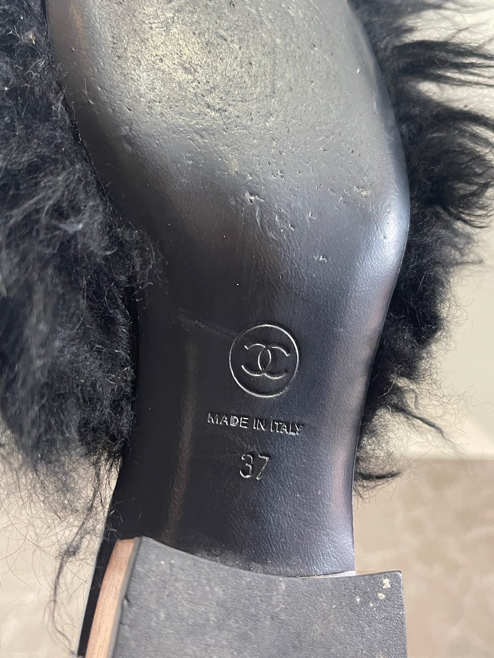 Mules Chanel noires T.37