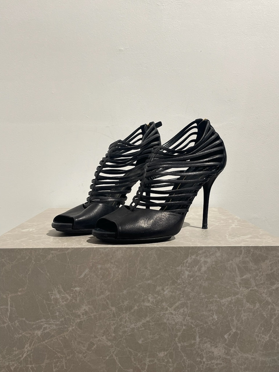 Sandales Gucci noires T.39.5