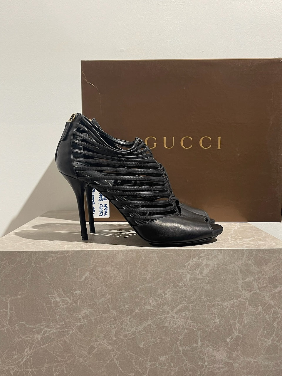 Sandales Gucci noires T.39.5