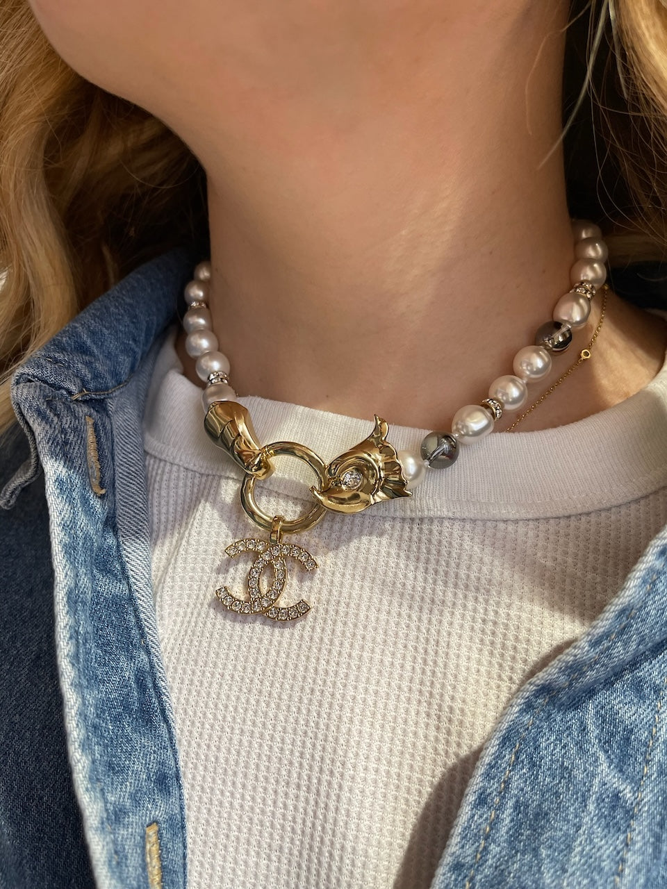 Collier Chanel doré à perles