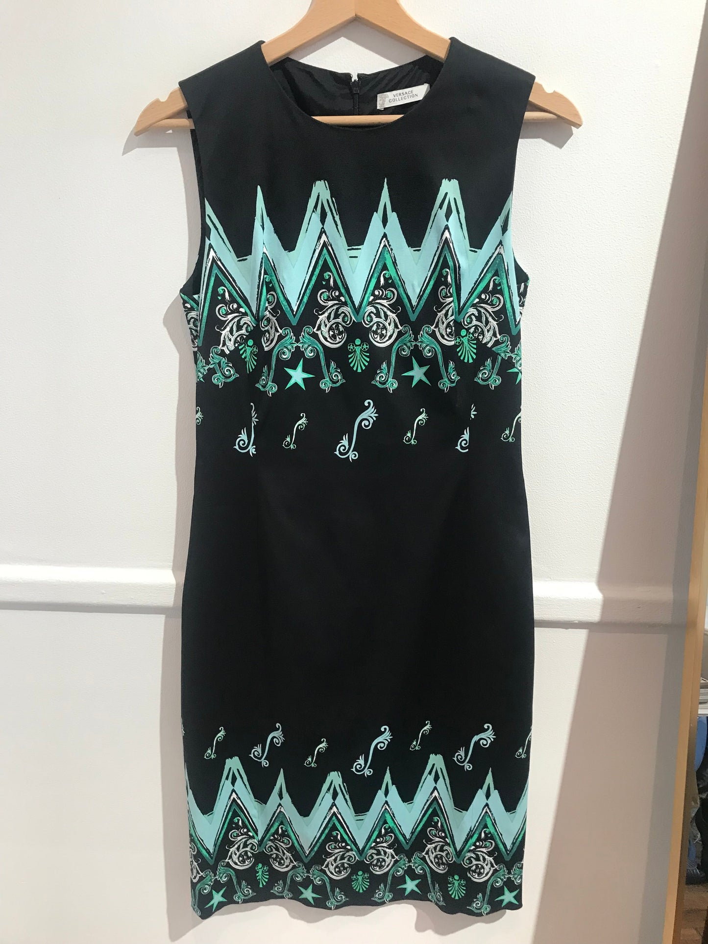 Robe Versace noire T.38