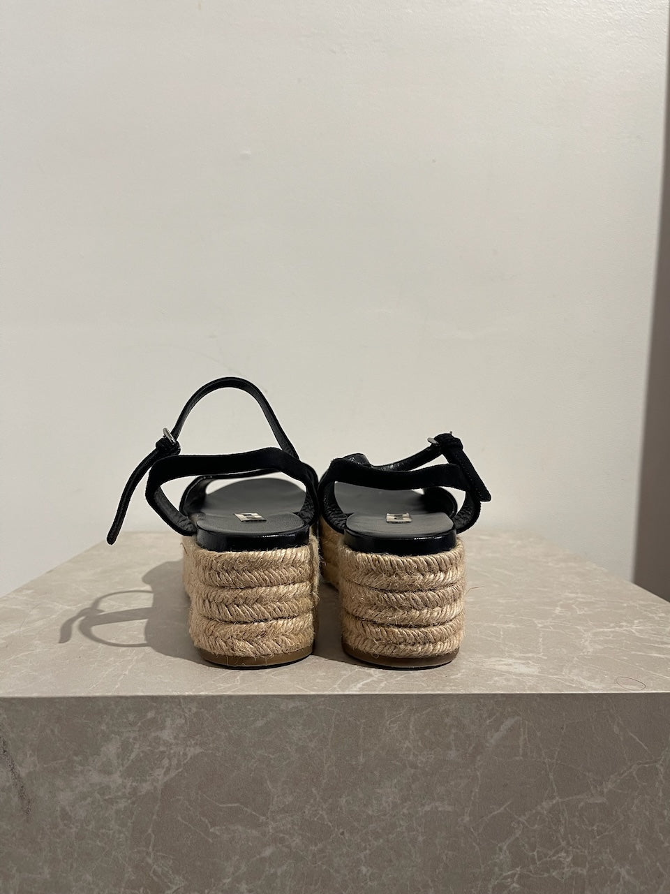 Sandales Miu Miu noires T.37