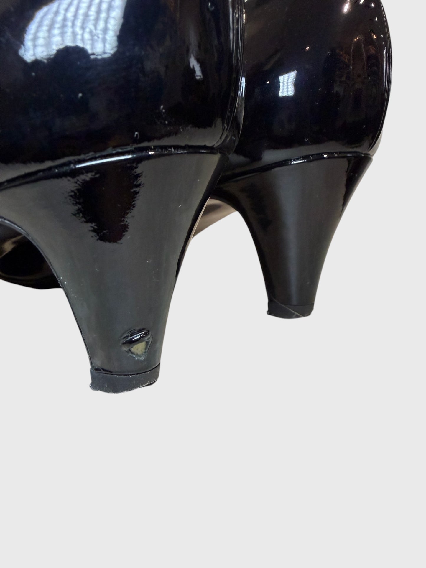 Escarpins Yves Saint Laurent noirs T.38,5