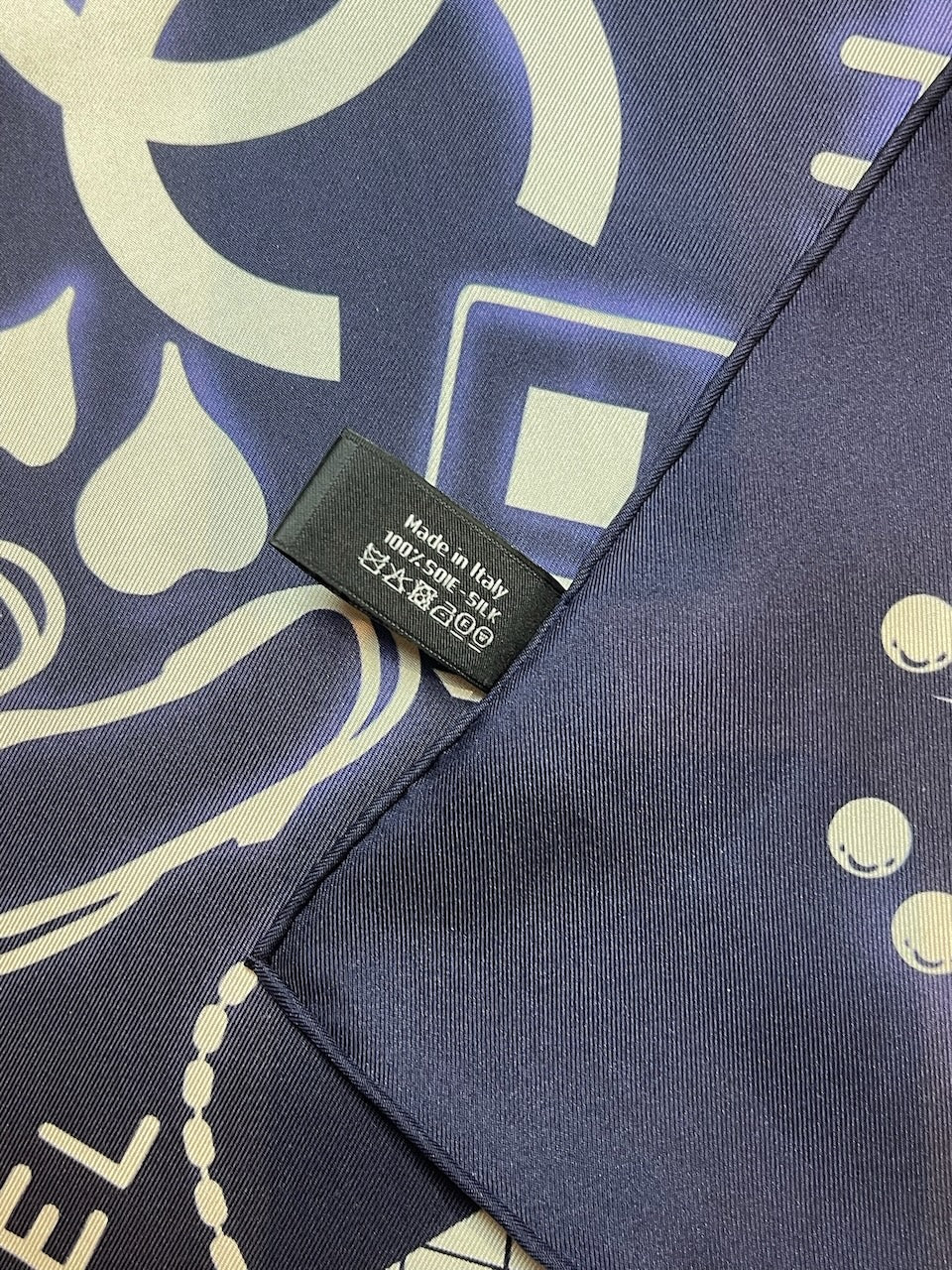 Foulard Chanel bleu marine