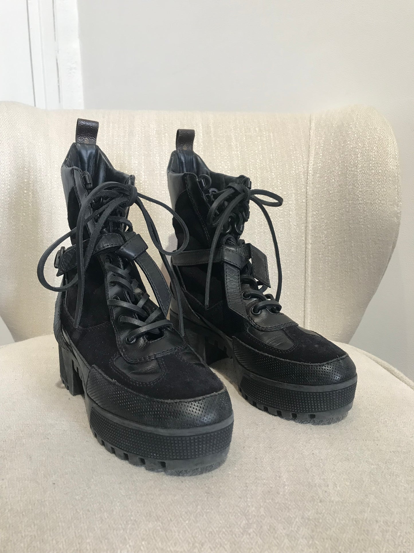 Boots Louis Vuitton noires T.36,5