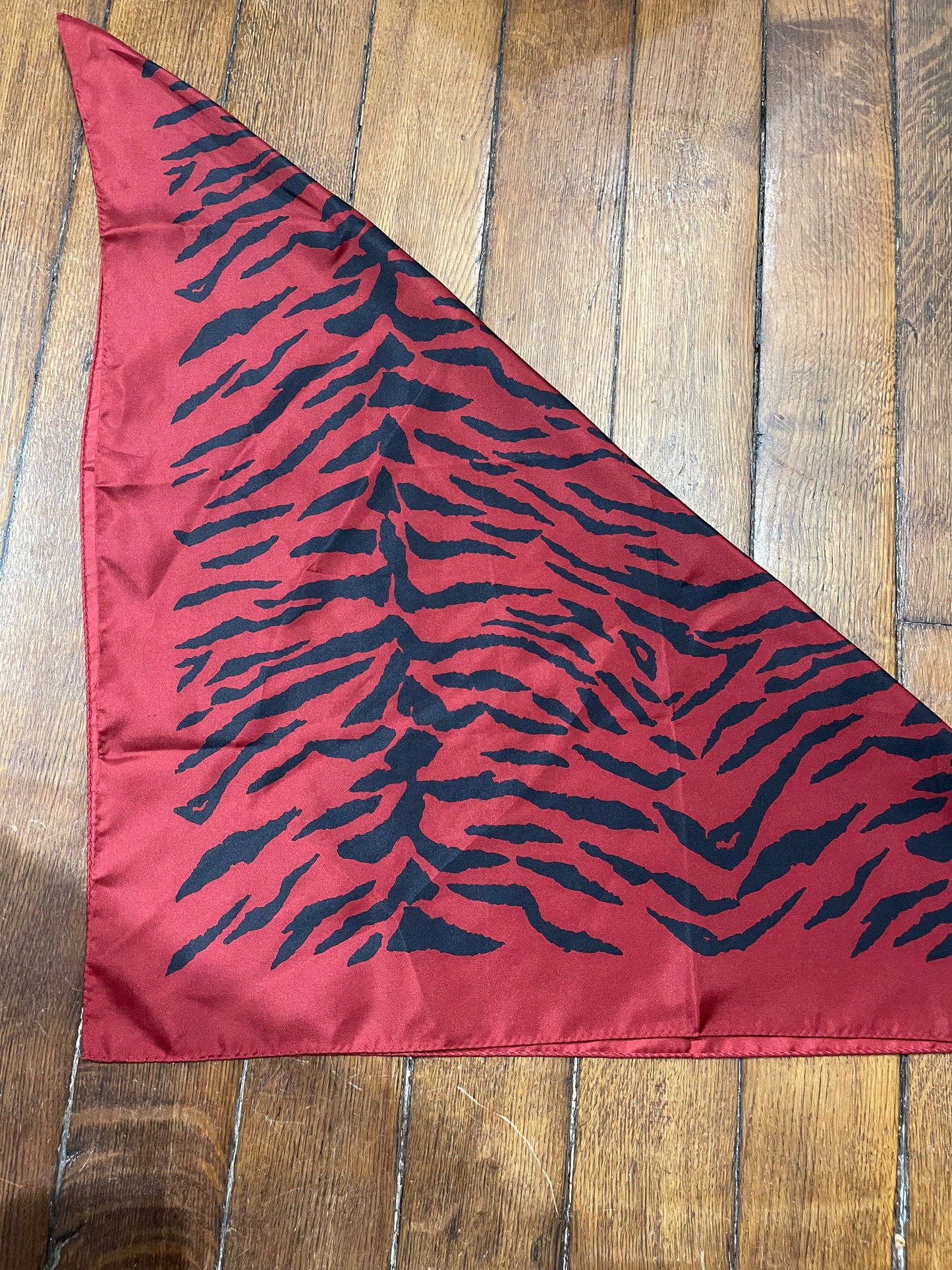 Foulard Saint Laurent rouge