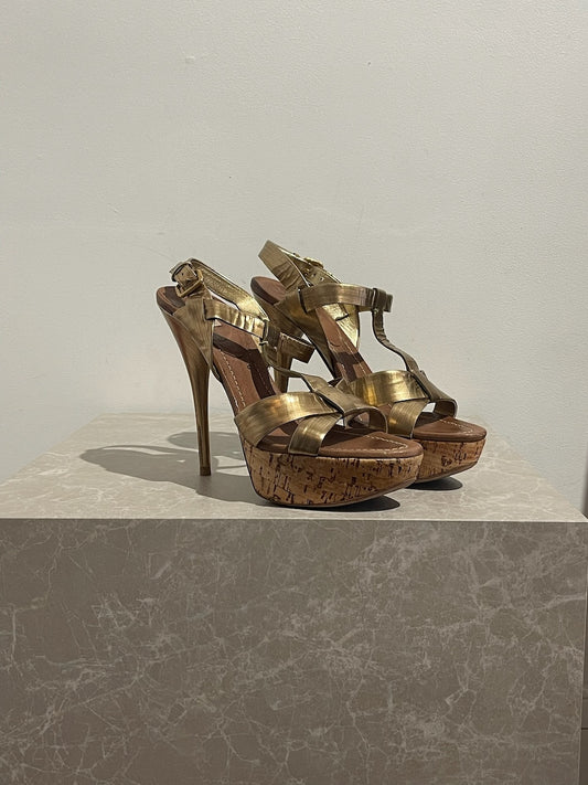 Sandales Miu Miu dorées T.38