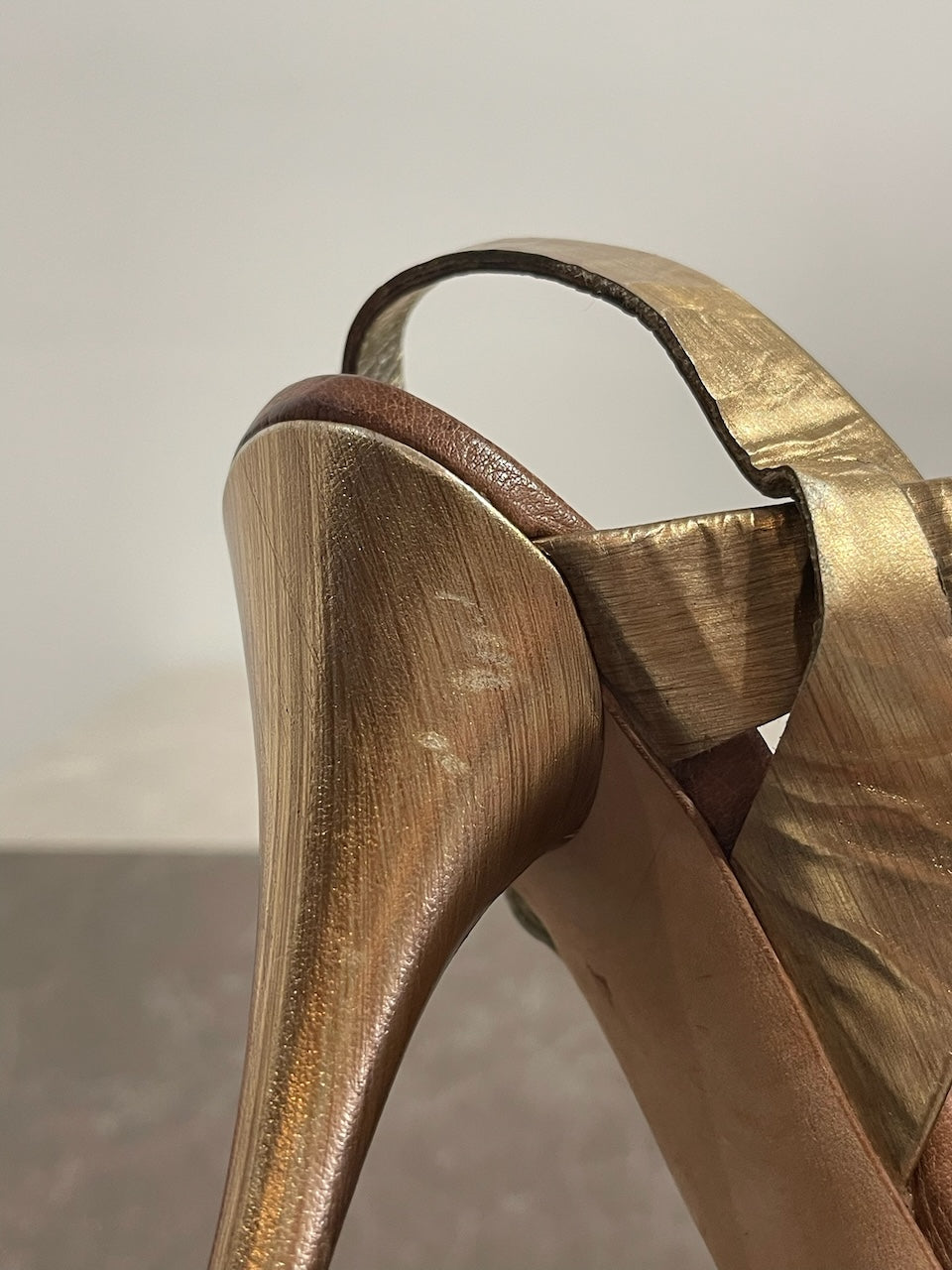 Sandales Miu Miu dorées T.38