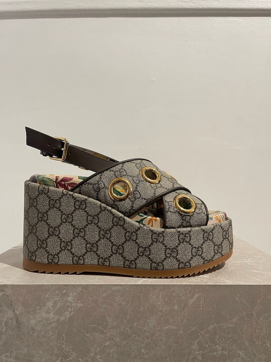 Sandales Gucci T.40,5 Neuf