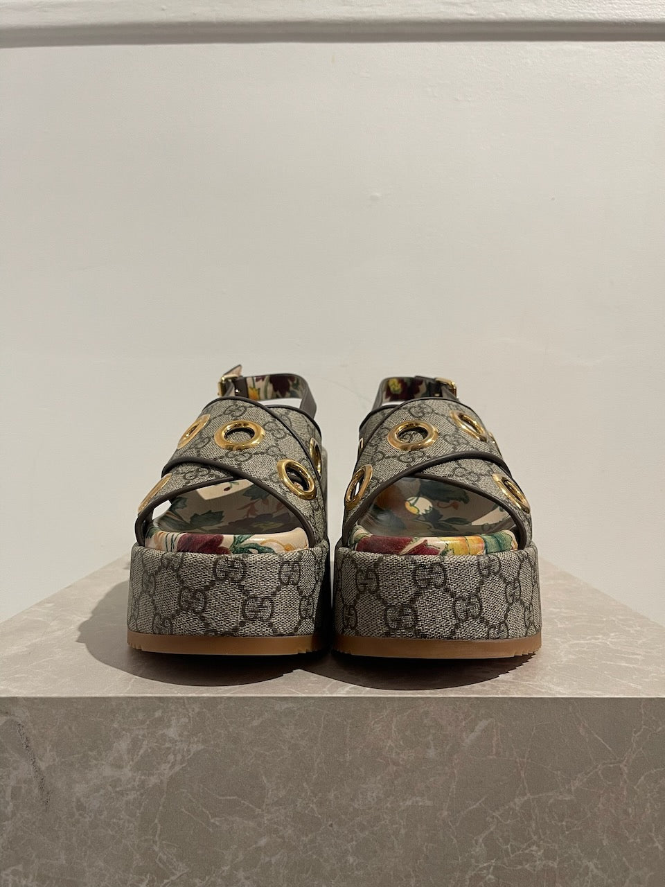 Sandales Gucci T.40,5 Neuf