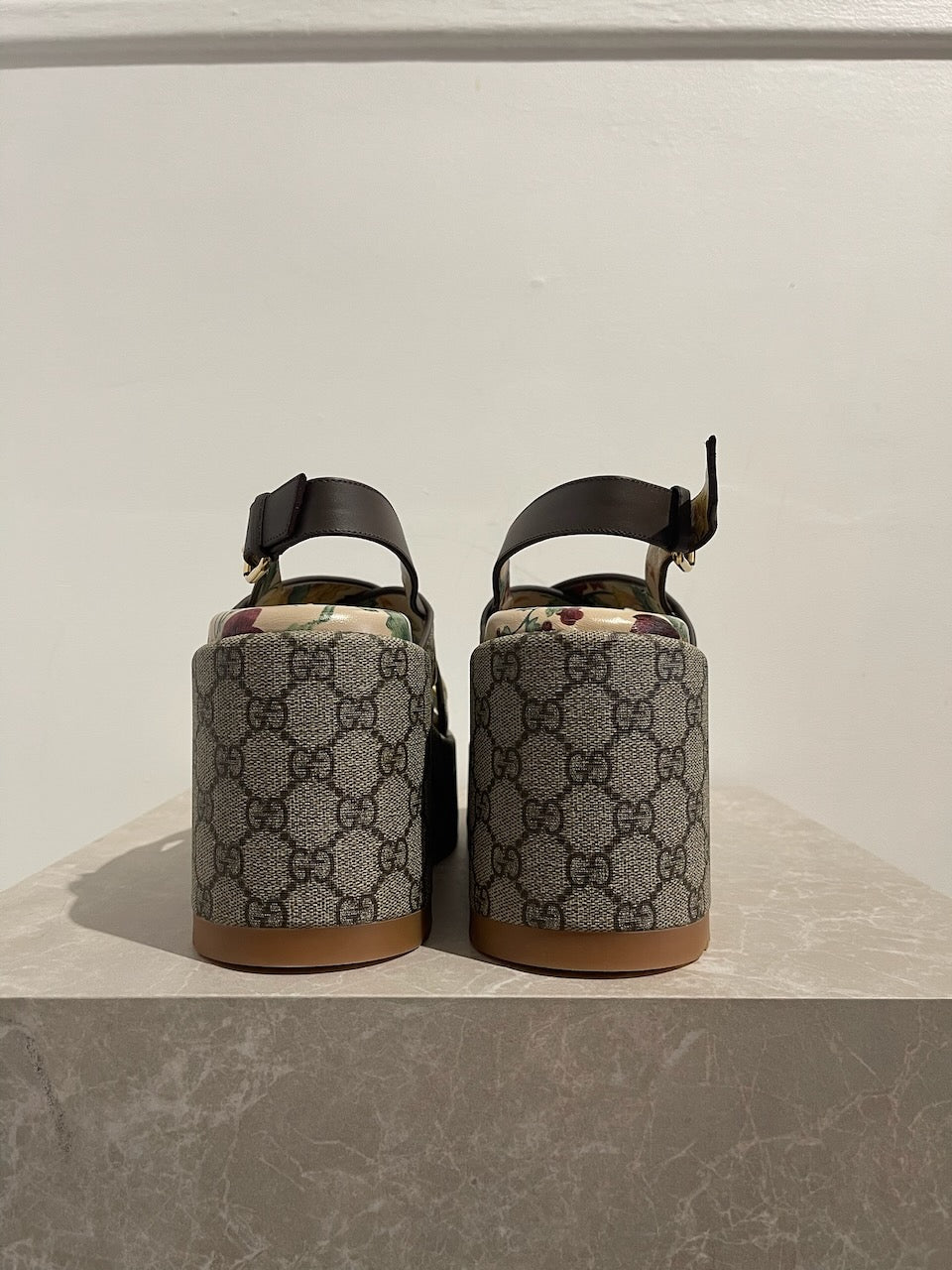 Sandales Gucci T.40,5 Neuf