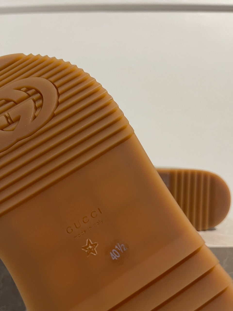 Sandales Gucci T.40,5 Neuf