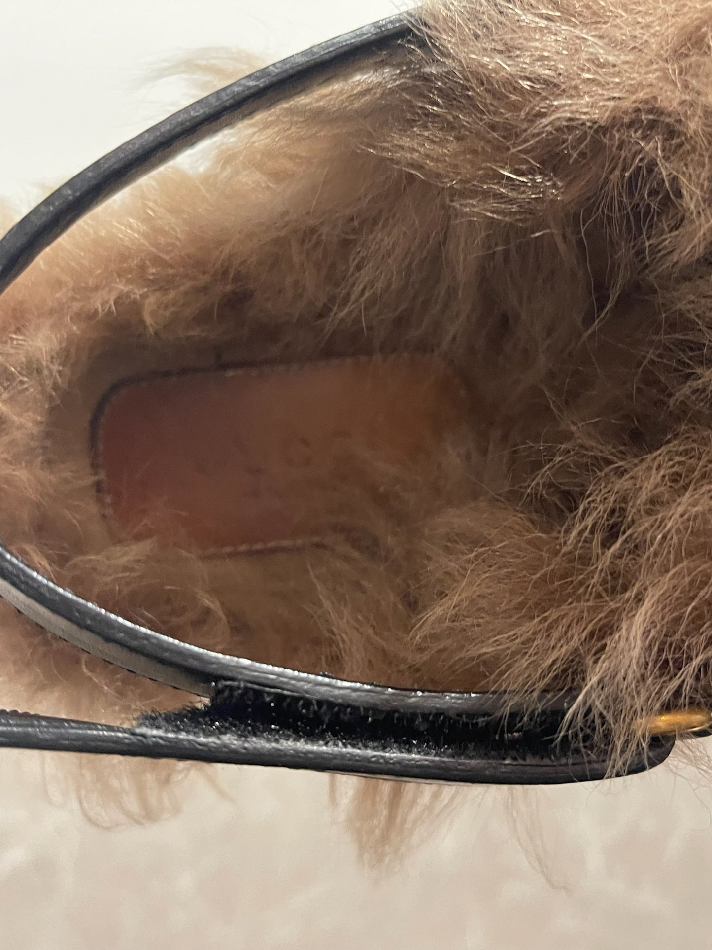 Sabots Gucci fourrure T.41