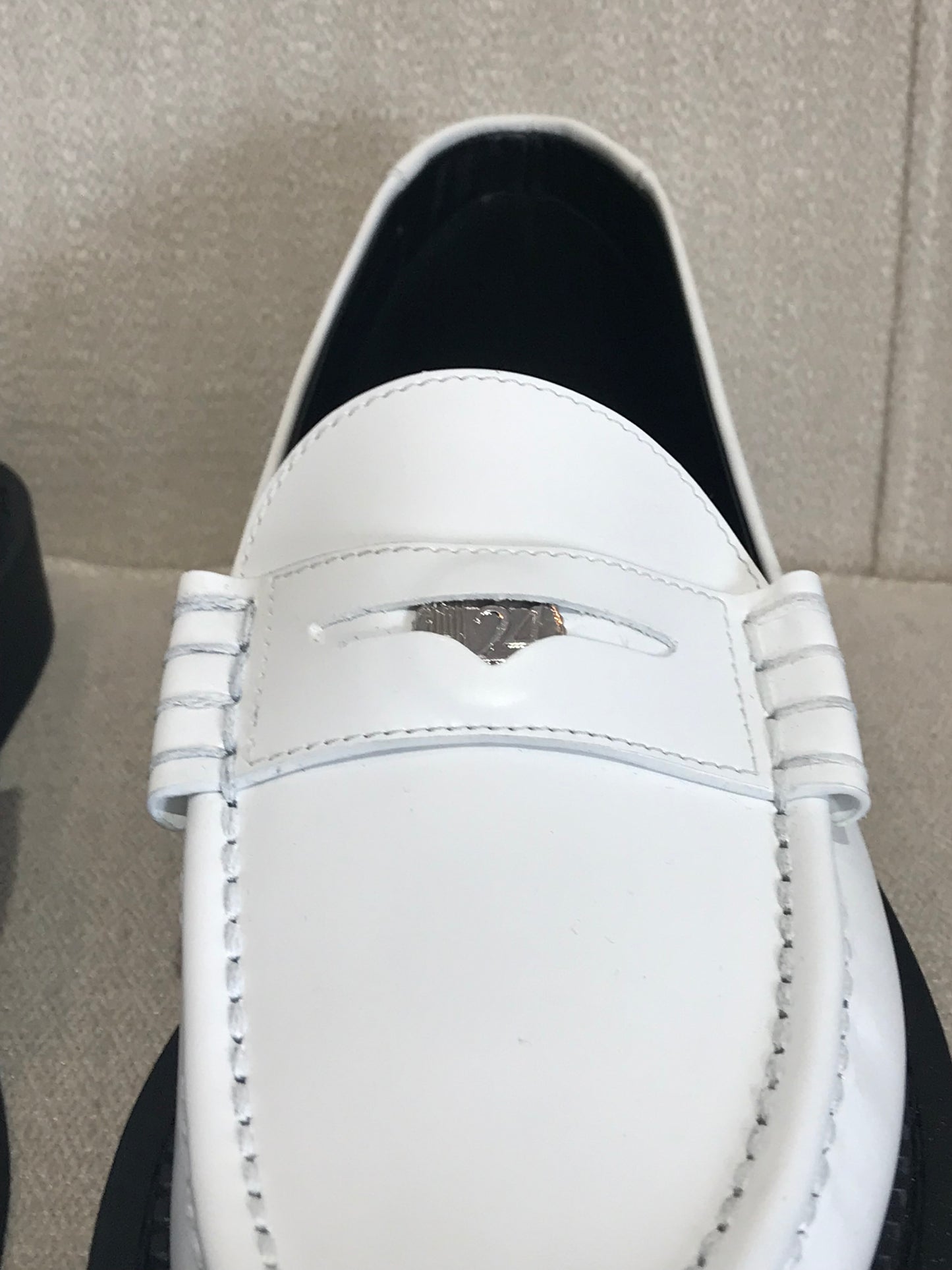 Mocassins Saint Laurent blancs T.41 NEUFS