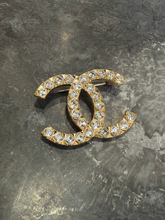 Broche Chanel CC dorée