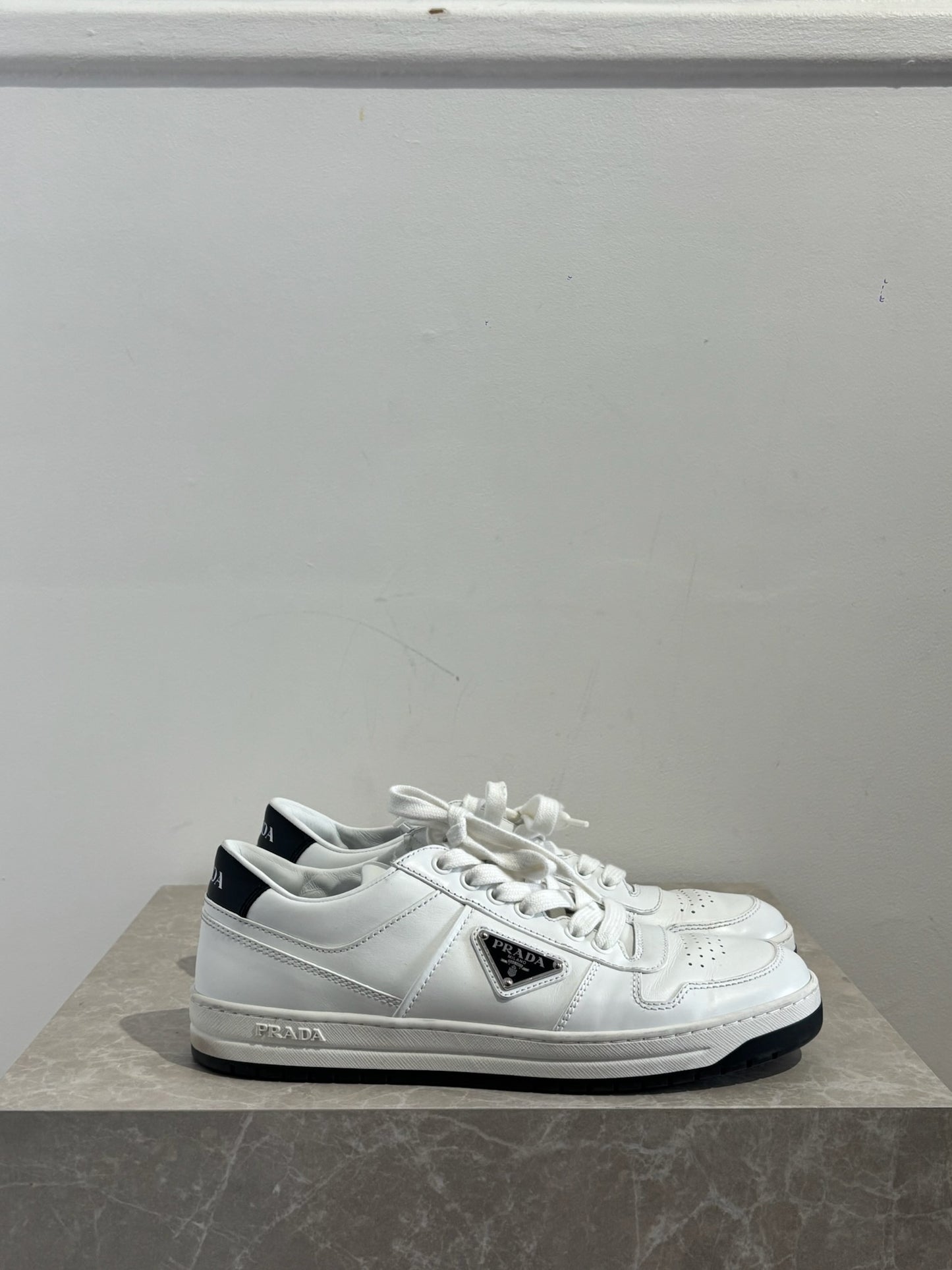Baskets Prada Downtown blanches T.40