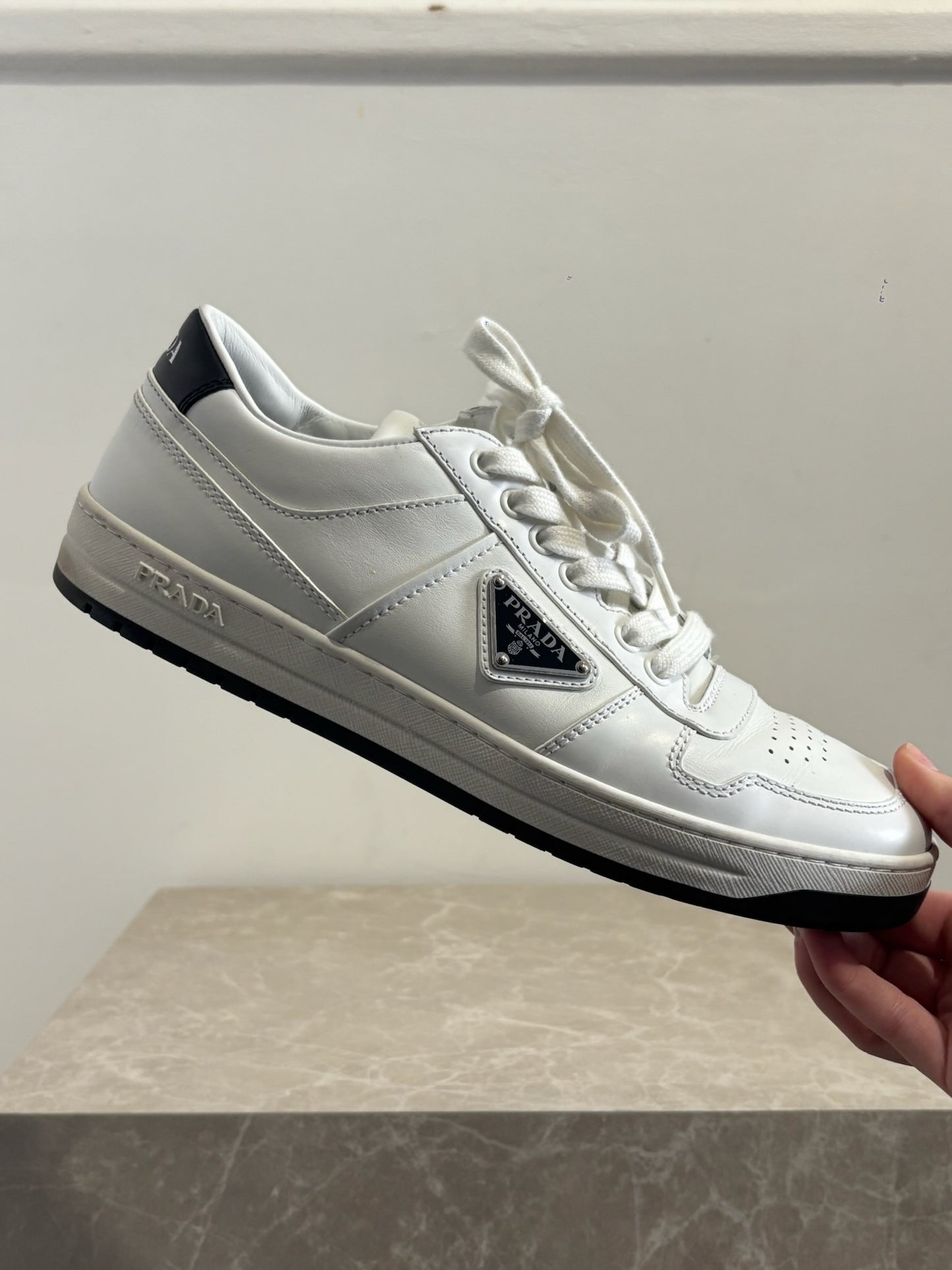 Baskets Prada Downtown blanches T.40