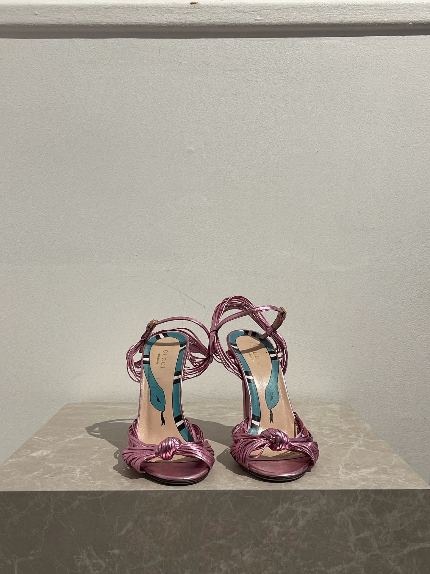 Sandales Gucci roses T.38