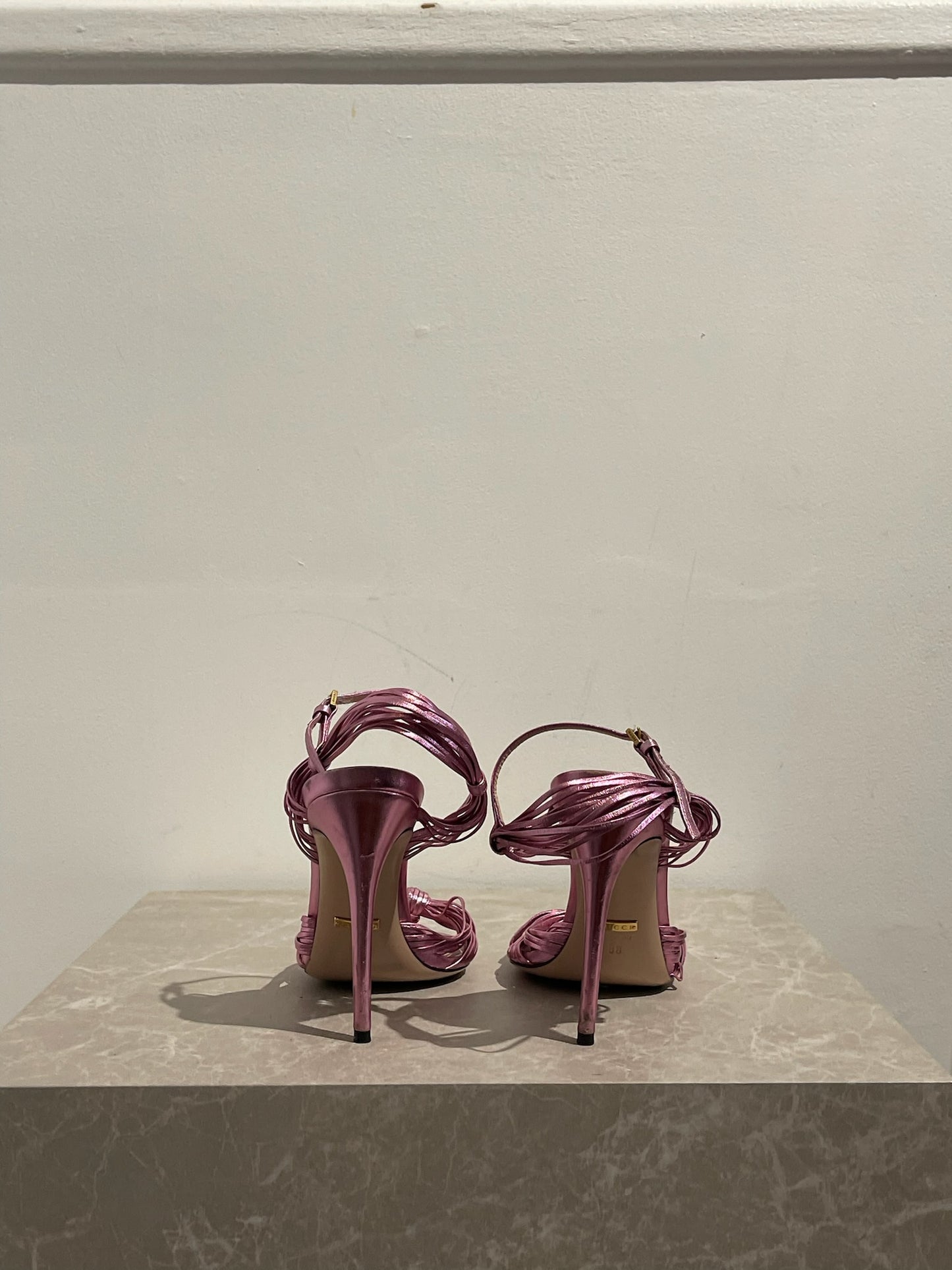 Sandales Gucci roses T.38