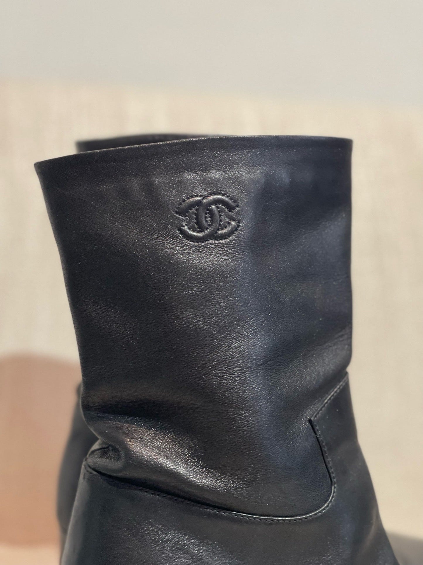 Bottines Chanel noires T.38