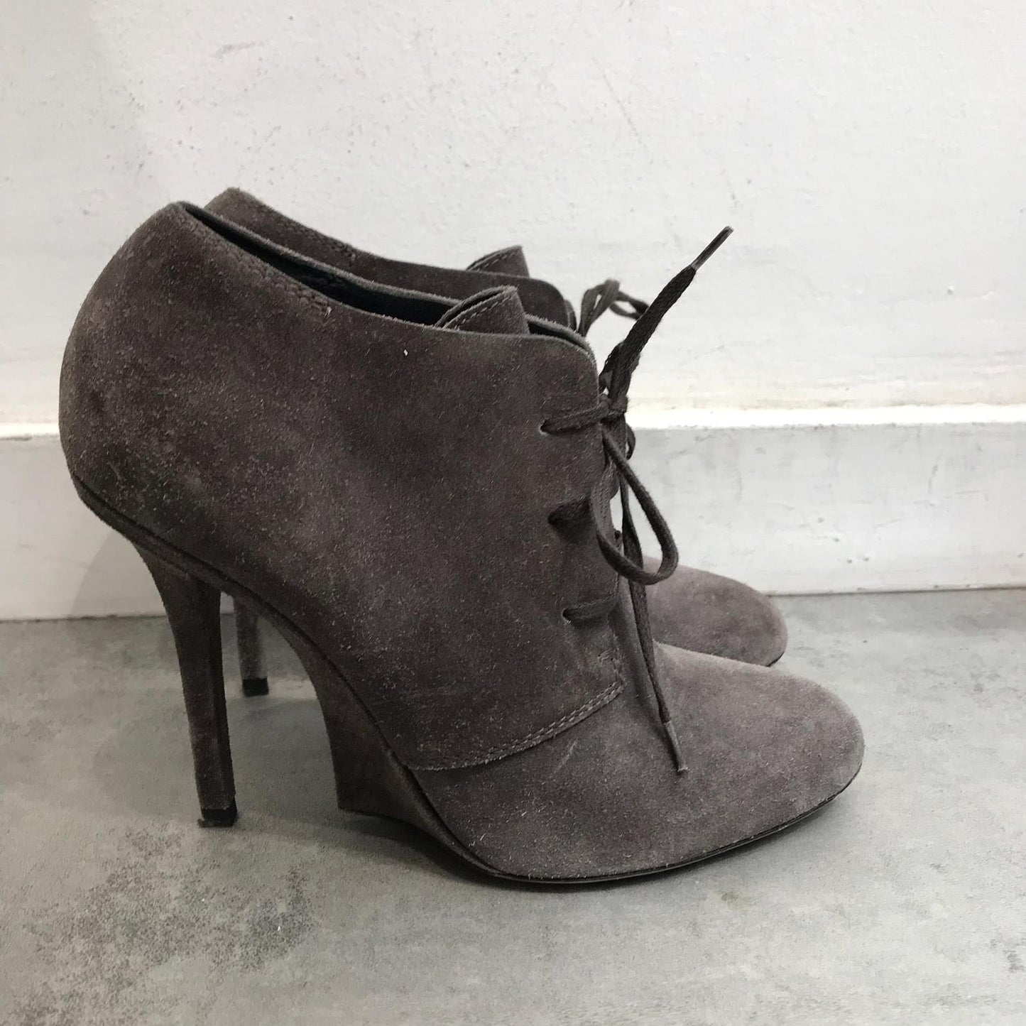 Bottines Yves Saint Laurent grises T.38