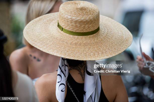 Chapeau Chanel en paille T.L NEUF