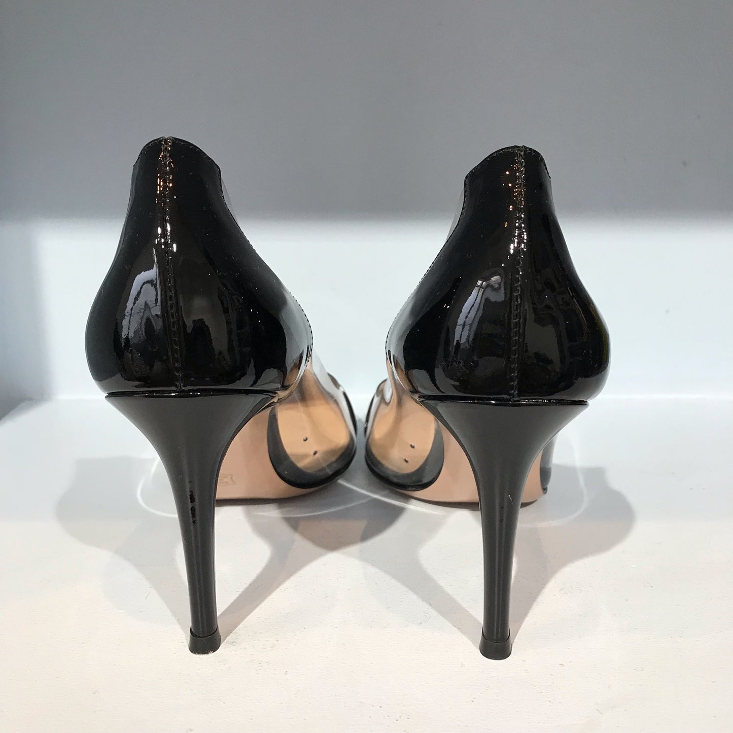 Escarpins Gianvito Rossi plexi T.38,5