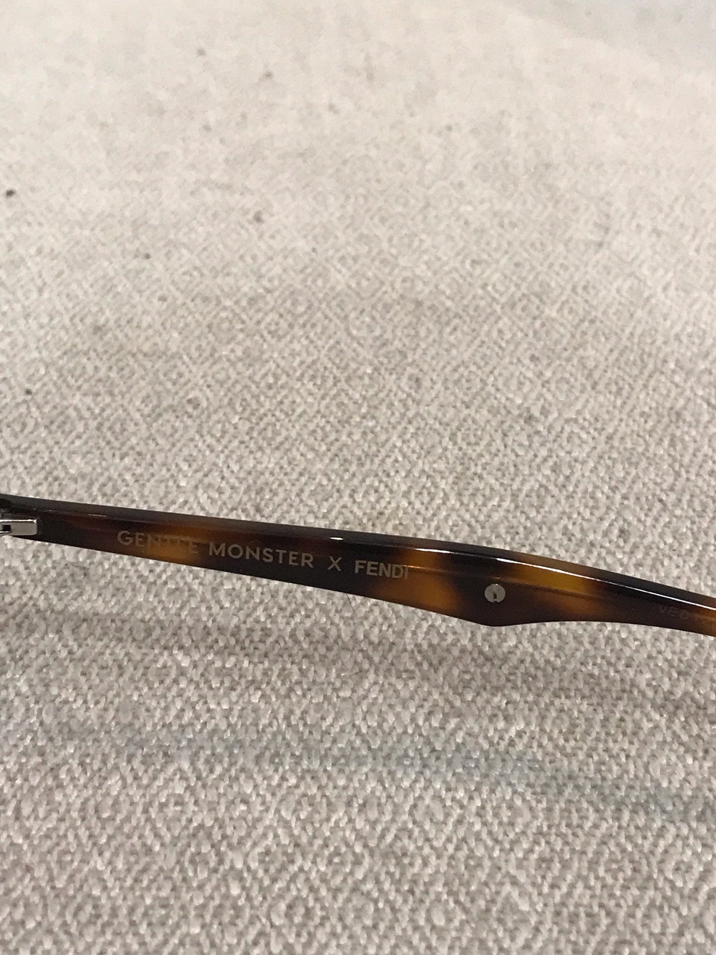 Lunettes Fendi roses Neuves