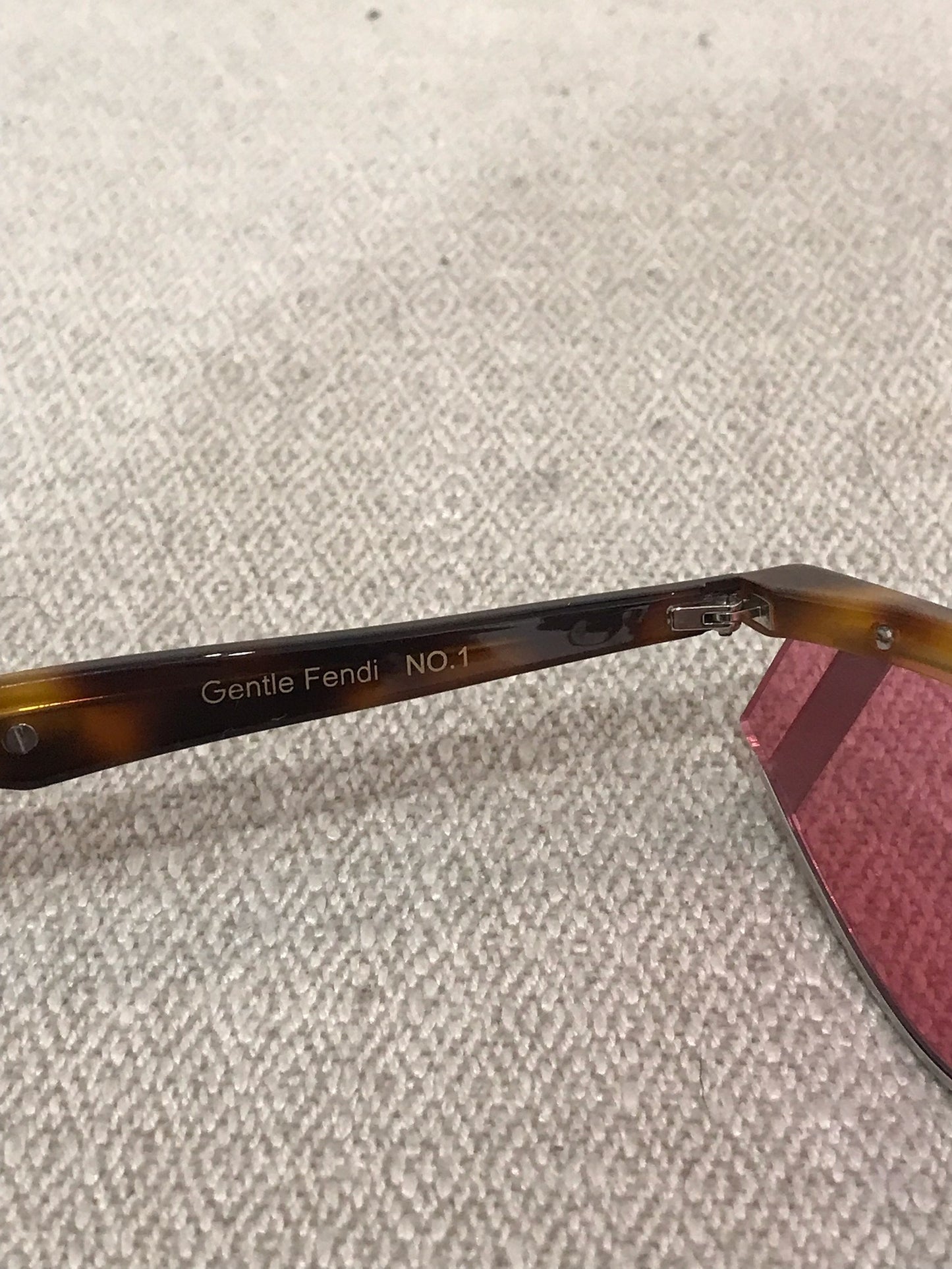 Lunettes Fendi roses Neuves